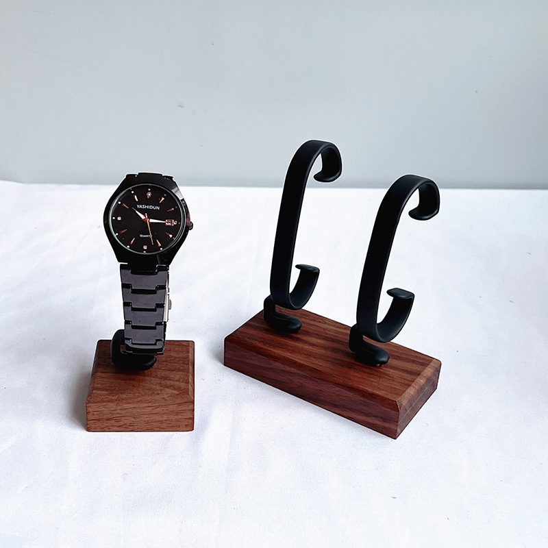 Jewelry And Watches Inc - Drewniany stojak na zegarki w kształcie