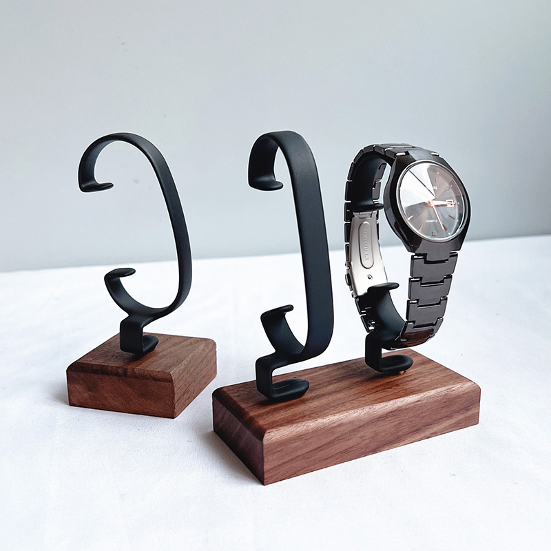 Jewelry And Watches Inc - Drewniany stojak na biżuterię w kształcie